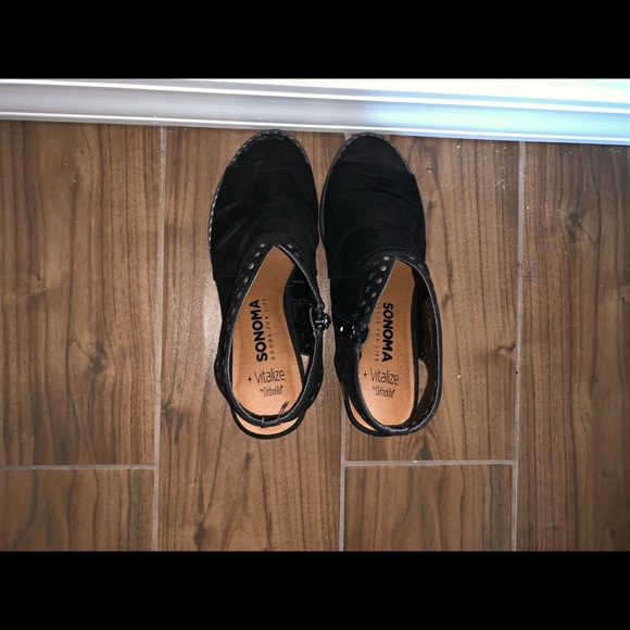 Peep toe black booties studded with wooden heel - Picture 5 of 5